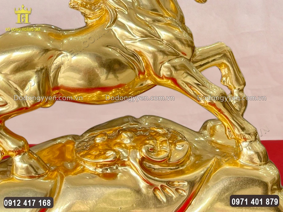 Ngựa được đ&uacute;c theo d&aacute;ng phi nước đại